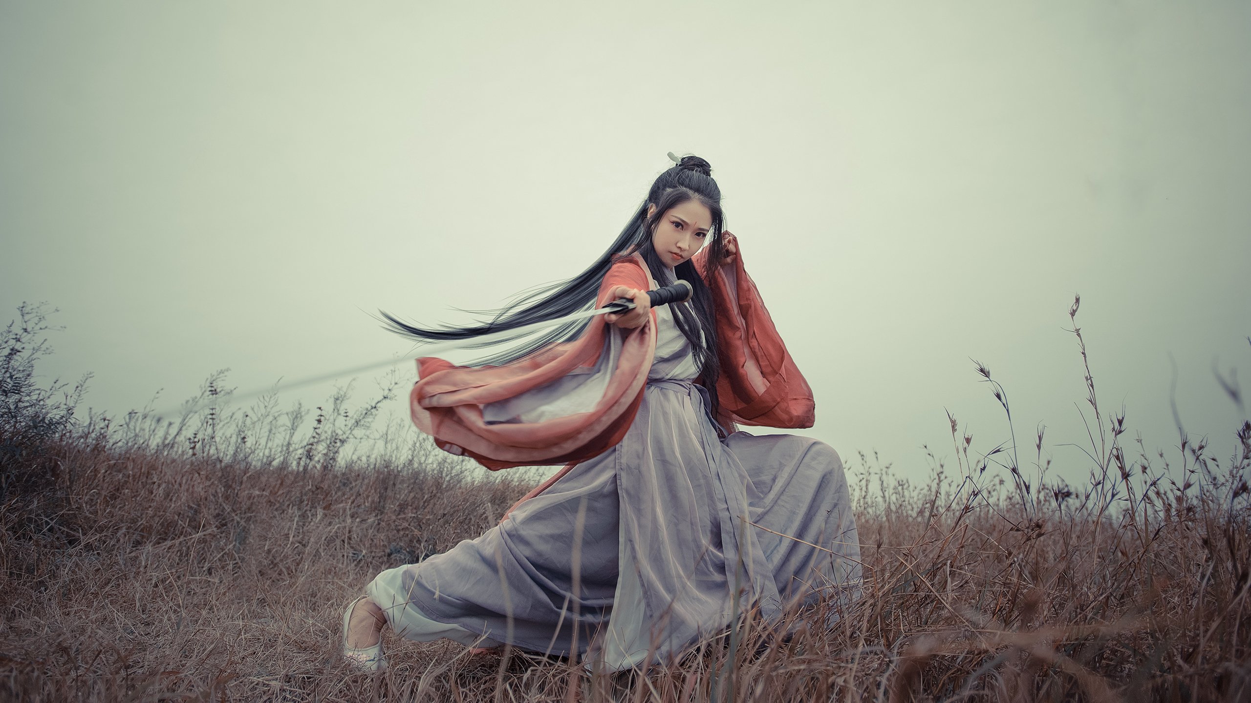 钢盾与意志，当斑马军团碾碎东欧铁骑，苏亚雷斯在另一战场写下生存法则