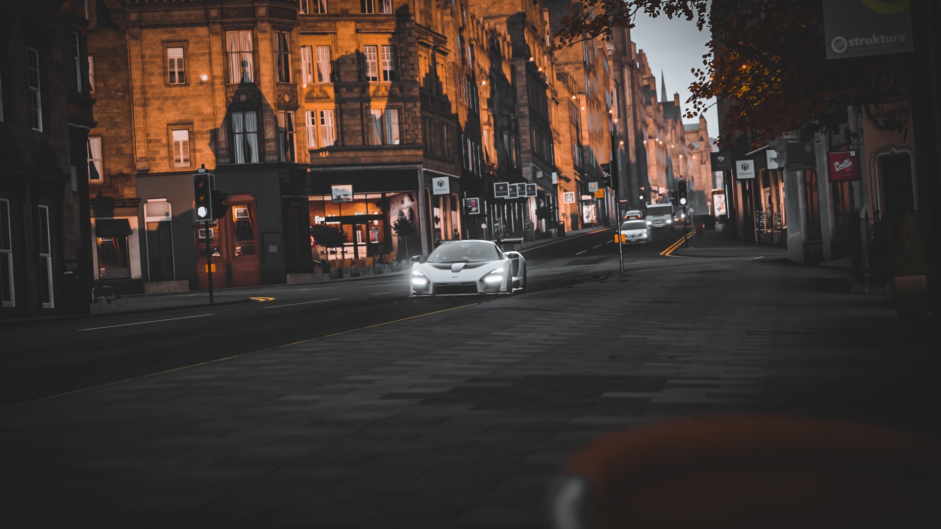 绿茵赛道上的车手，黄喜灿以F1式统治力点燃揭幕战之夜